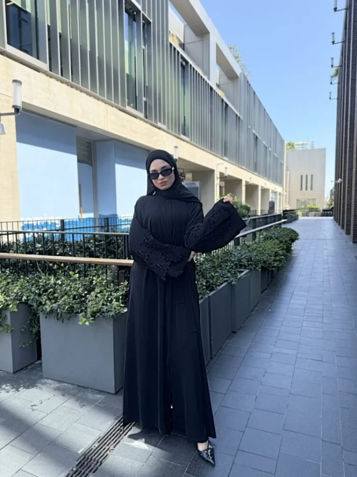 Papatya Ferace — Siyah Dantel