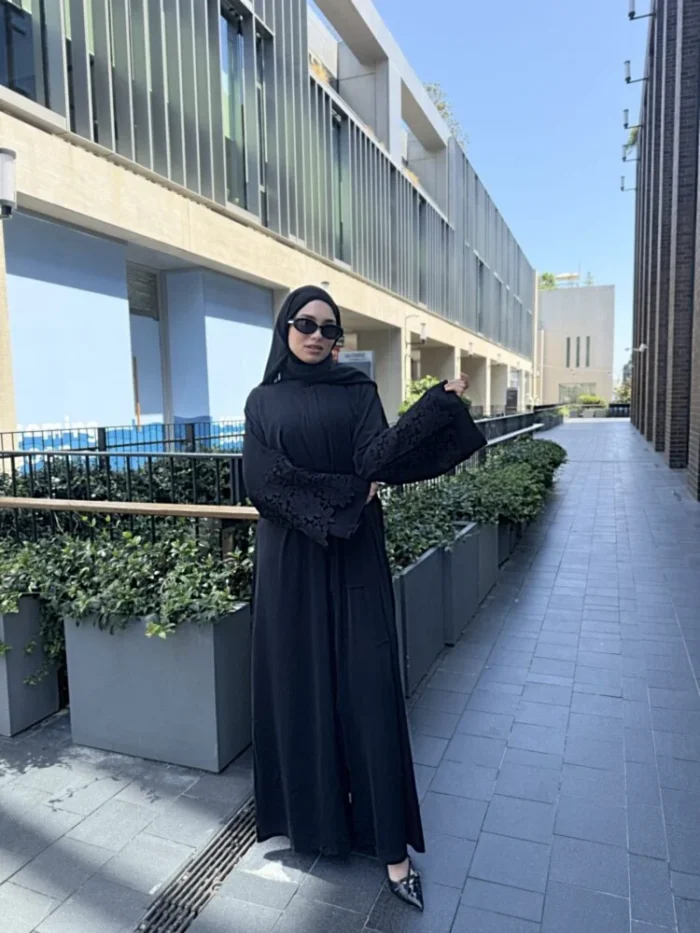 Papatya Ferace — Siyah Dantel