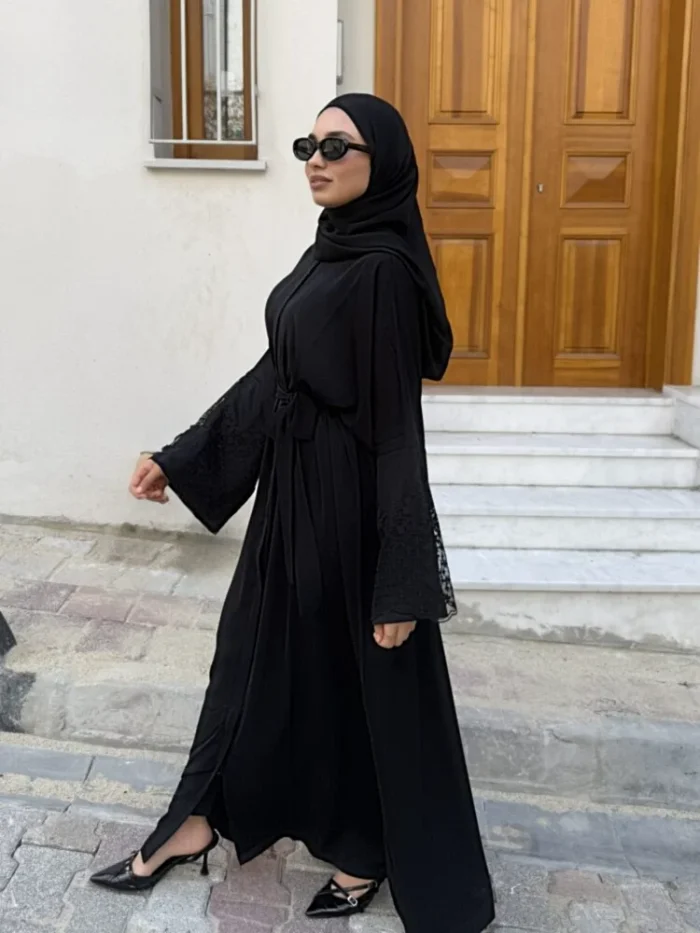 Sündüs Ferace — Siyah Dantel
